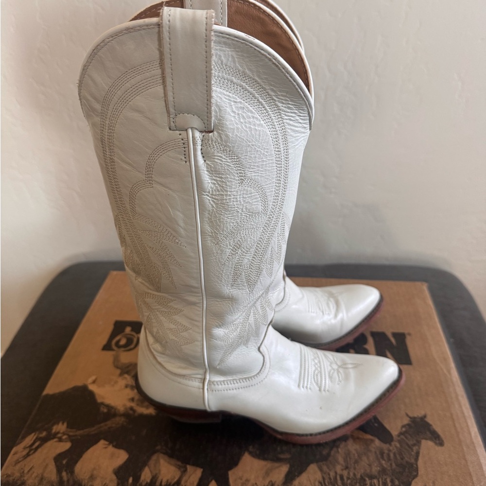 Idyllwind Cream Leather Heeled Boots - Picture 5 of 7